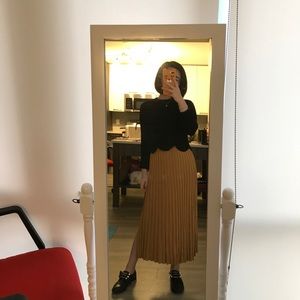 Pleated skirt - mustard color